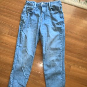 Arizona Juniors Light Wash “Mom” Jeans